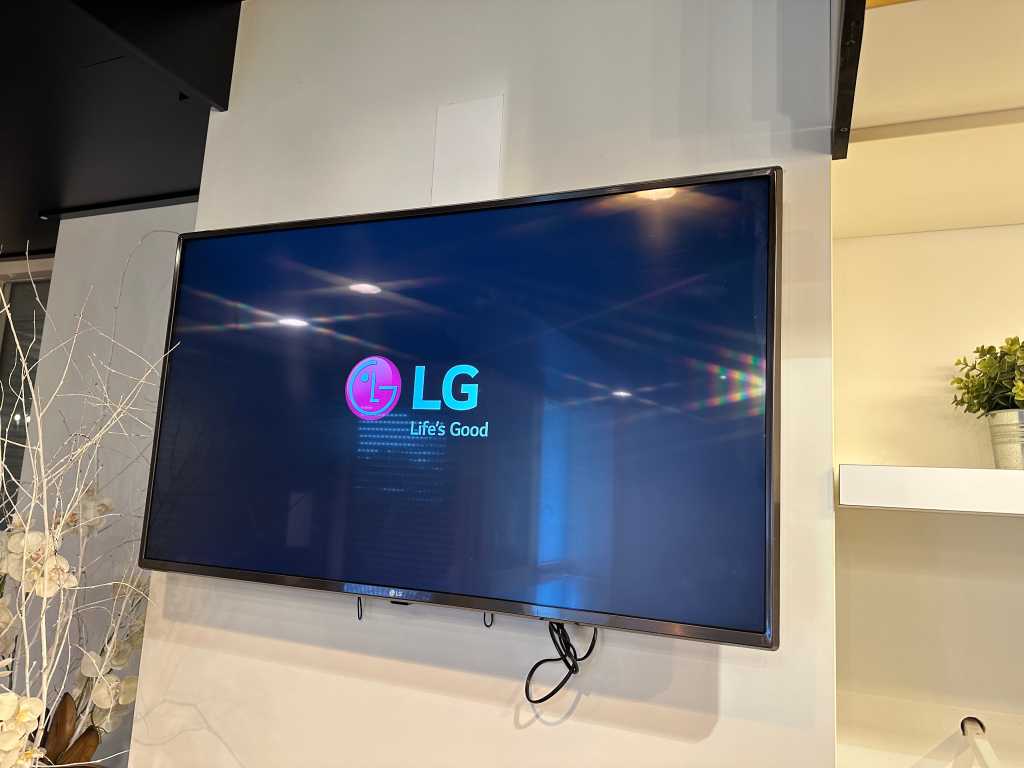 LG - 43LV340C - Television