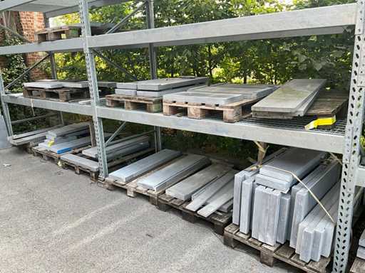 Diverse dorpels en gevelstenen