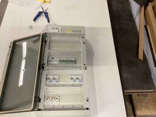 Hager Elektroverteiler 68cm hoch x 30 cm breit bestückt mit Hager CDC463J und MBM 332 B32 und ADS 916D Automaten