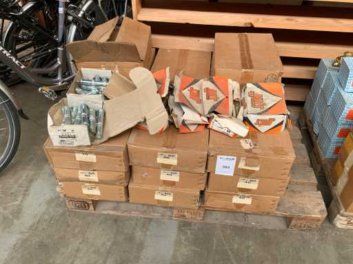 Lot grand de mouches en béton