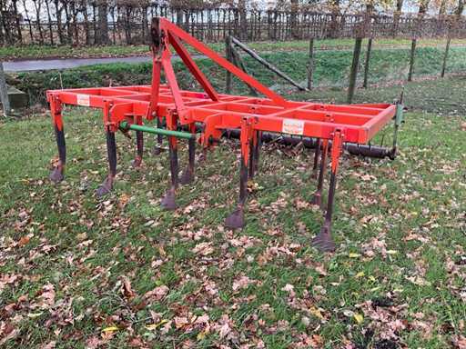 Aermezza cultivator with crumbling roller