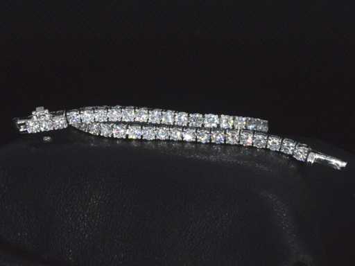 Weißgoldenes Tennisarmband mit brillant geschliffenen Diamanten von 5,00 Karat