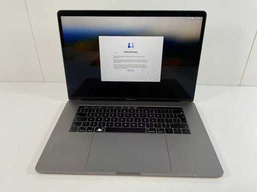 Apple MacBook Pro 15,5”, HexaCore i7, 16 GB RAM, 512 GB NVMe, AMD Radeon Pro 555X 4GB Laptop