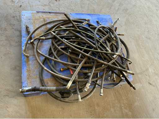 Beaucoup de durites hydrauliques