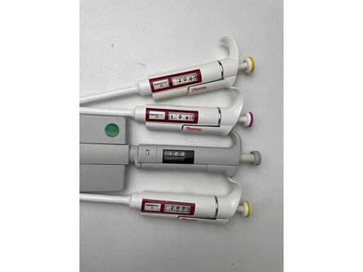 Thermo Scientific - Micropipetă cu un singur canal / 8 canale - Set de 4 micropipete Thermo Scientific