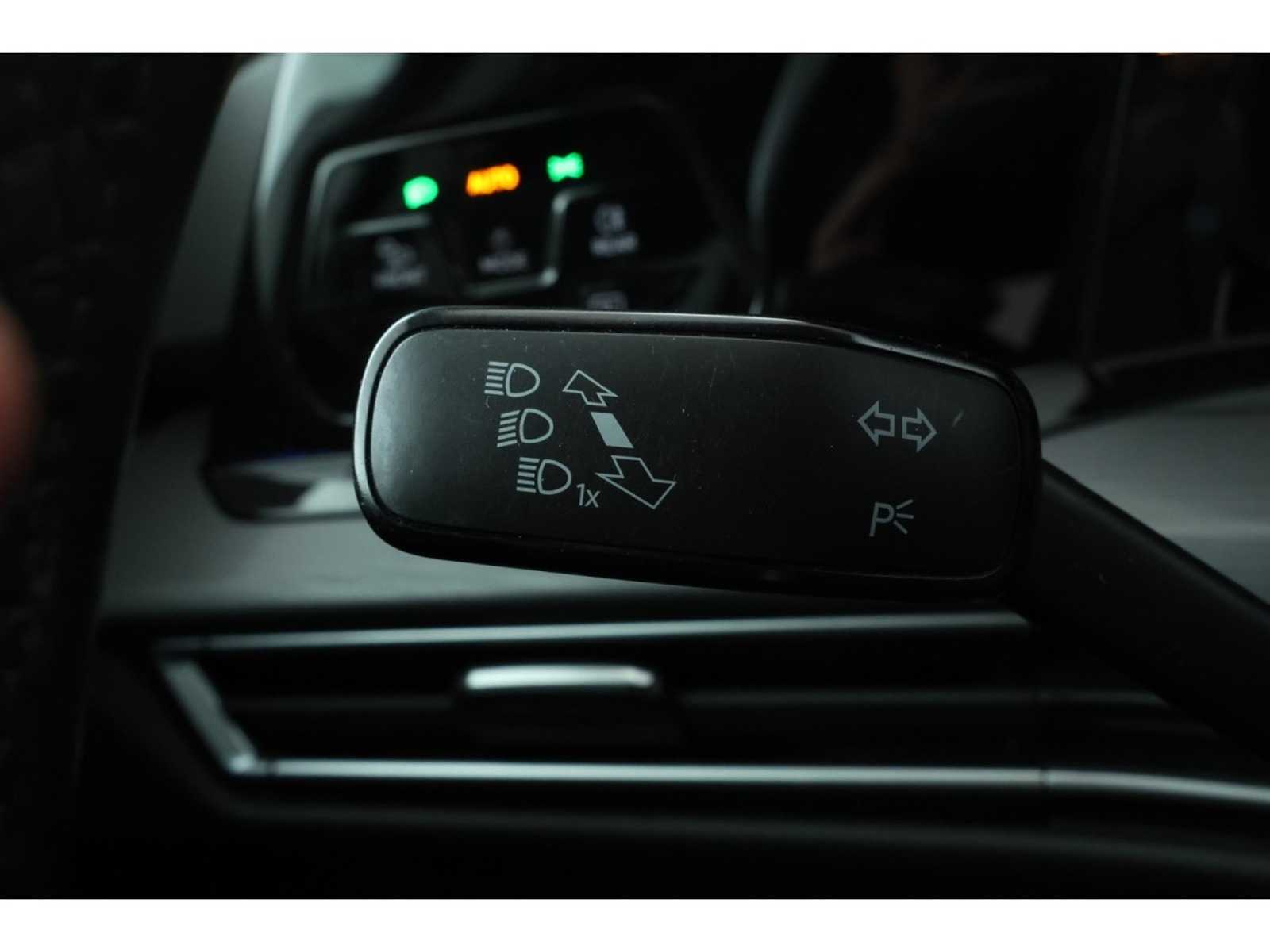 Volkswagen Golf eTSI R-Line 1.5 162pk 2020, P-810-JN