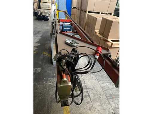 1995 Macara portică Demag, capacitate de ridicare de 1000 kg