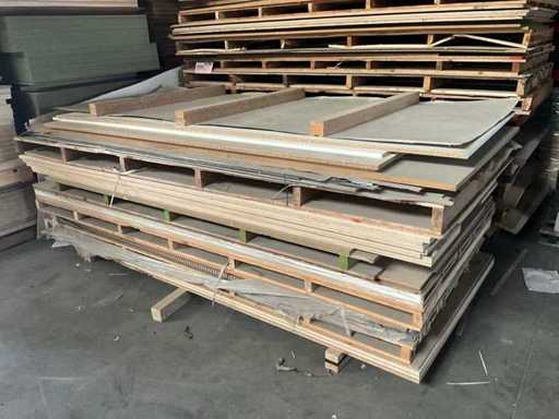 Divers matériaux de bois et de planches