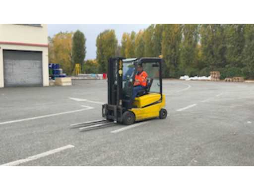 3f0a499b-5b0a-4151-9327-b428292684de.mp4