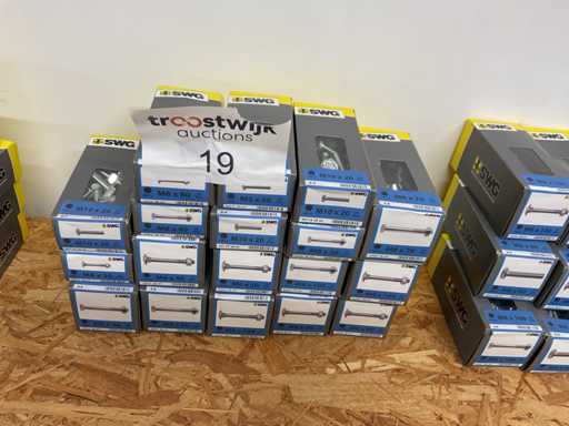 18 dozen houtdraadbouten; tapbouten