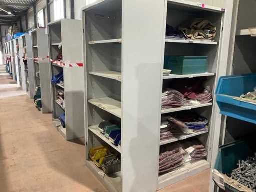 Metalen kasten met werkkleding (4x)