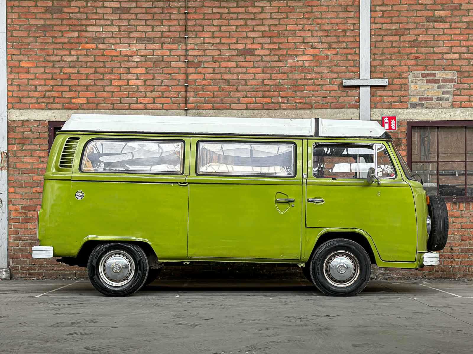 Volkswagen 23 Kampeerauto 1977, 00-SL-64 Camper