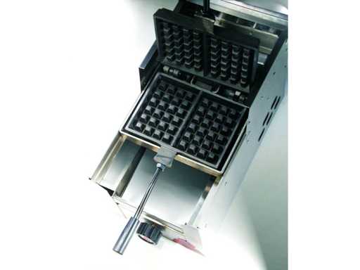 SOFRACA - SOFRACA Reversible Gas 24-Cell Waffle Maker - Fairground Waffle Maker