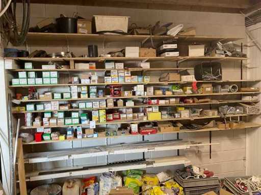 Partia materiałów budowlanych i mocujących