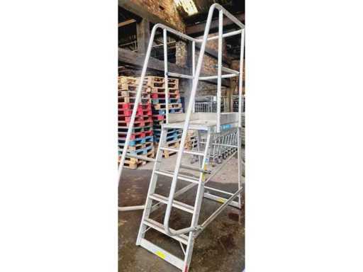 Mobile 4-step latform ladder