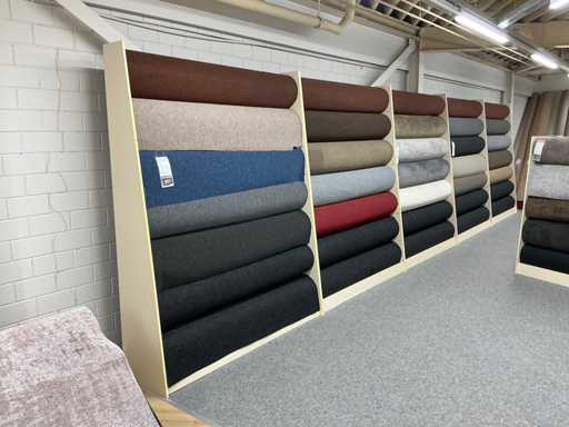 Wandstelling met tapijt en vinyl samples