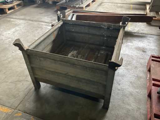 Warehouse stacking bin