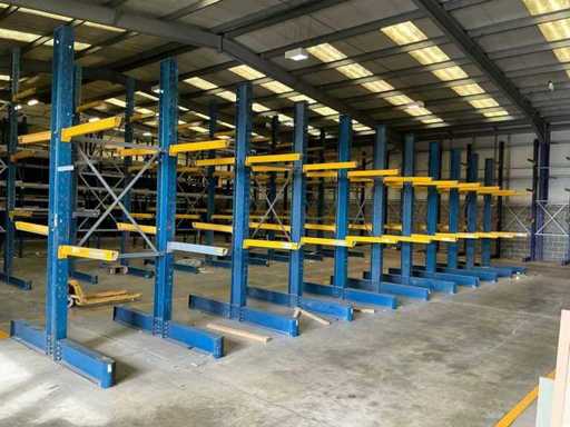 Unknown - Cantilever rack