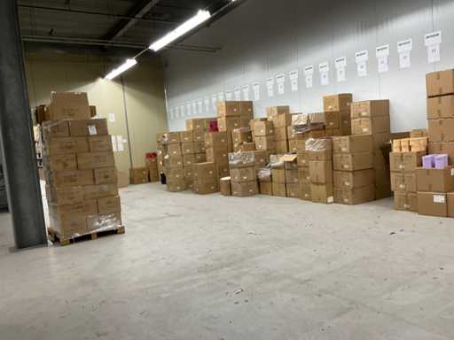 Partij kartonnen boxen