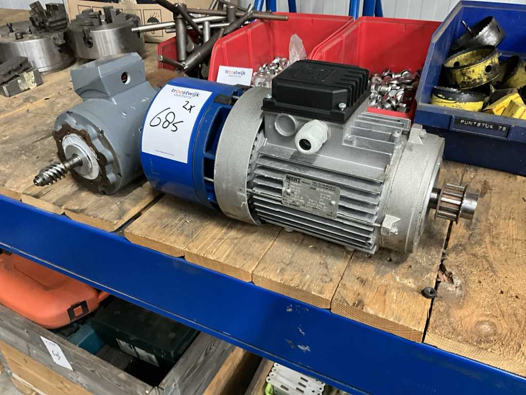 Electric motor (2x)