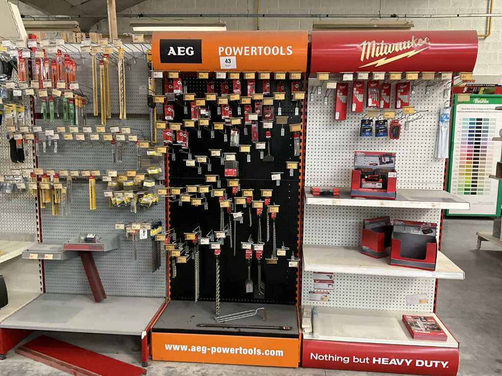 Approx. 300 pieces of various drills, saws, chisels and bits wo MILWAUKEE and MACK