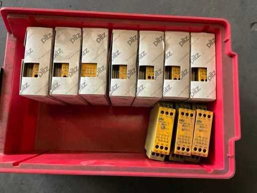 Pilz PZE X4V 1S Safety relay (10x)