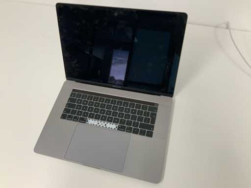 Apple A1990 15-calowy laptop MacBook Pro MV912N/A