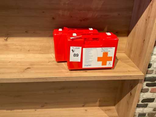 First aid kit (2x)