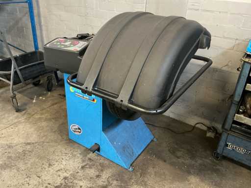 2012 Beissbarth Microtech 825D Banden balanceerapparaat