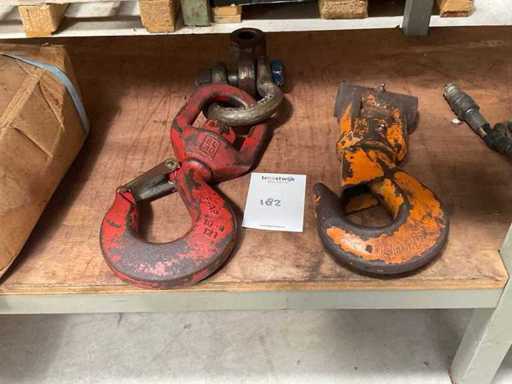 Lifting hook (2x)