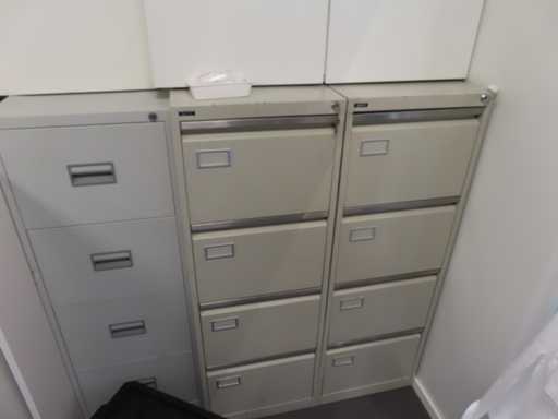 Molto inventario per uffici (volume di spazio)