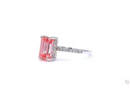 18 Carat white gold ring with 2.69 crt. Diamond