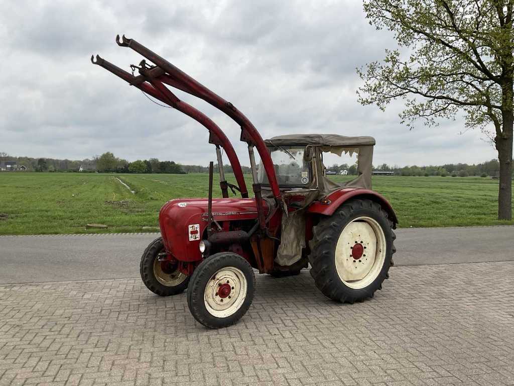 Oldtimer tractors, cars, trailers, agricultural machinery and parts