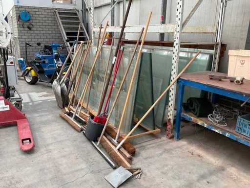 Partij Bezems en gereedschap