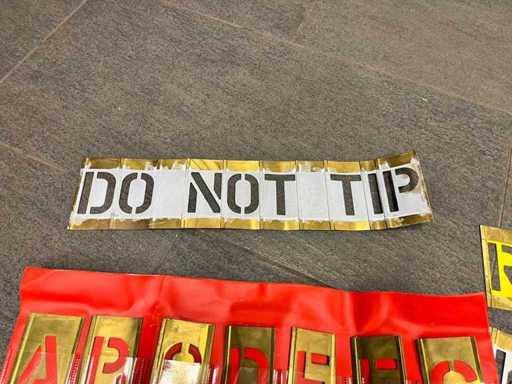 - Flightcase-Schablonen / Buchstaben f. Beschriftung