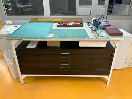 Table de travail pour cuir et tissus