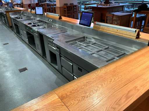 Frontcooking counter met apparatuur (combinatiekavel 14 t/m 20)