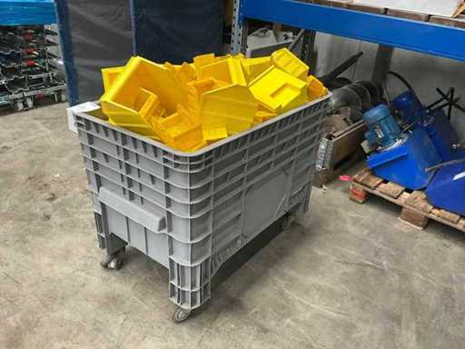 Partij magazijnbakken