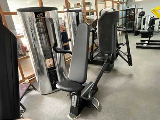 Newform fitness Oxide Chest press