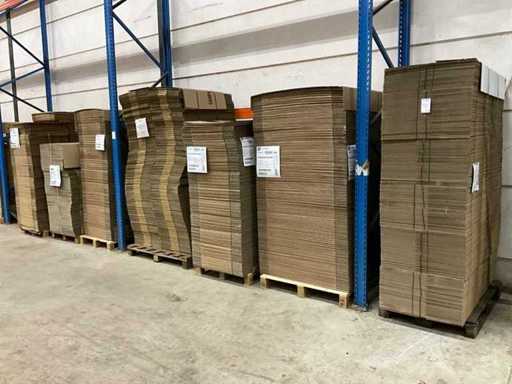 Pallet met diverse kartonnen dozen (7x)