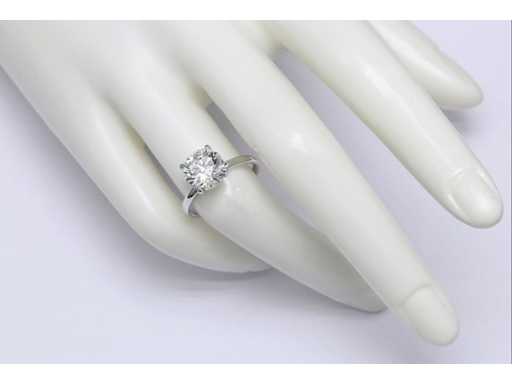 Anello in oro bianco 14 carati con 3,01 carati diamante