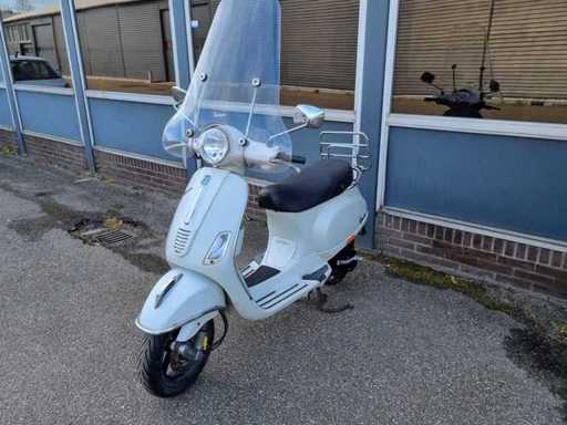 Vespa - LX 50 - Moped