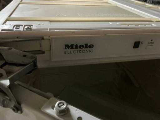 Miele K845 I-1 Wbudowana lodówka