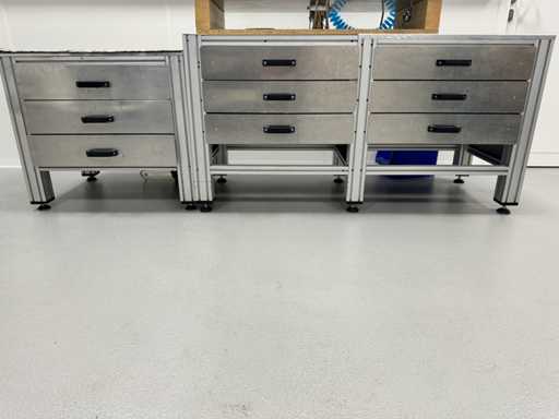   2 armoires à tiroirs