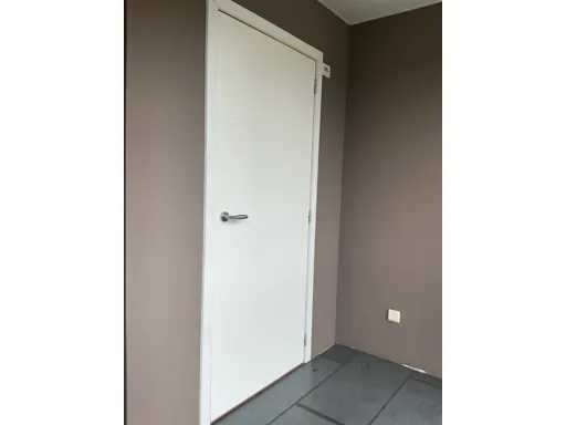 Porte intérieure en bois massif