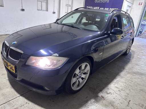 BMW - Série 3 Touring - 320i AUTOMATIQUE Haute Exécutive - 94-XR-SG