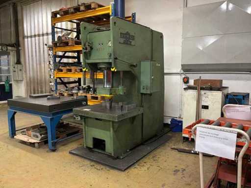 1979 Sagita PVC N 100T Hydraulic Press