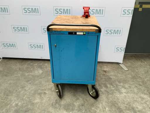 Wózek narz?dziowy z imad?em