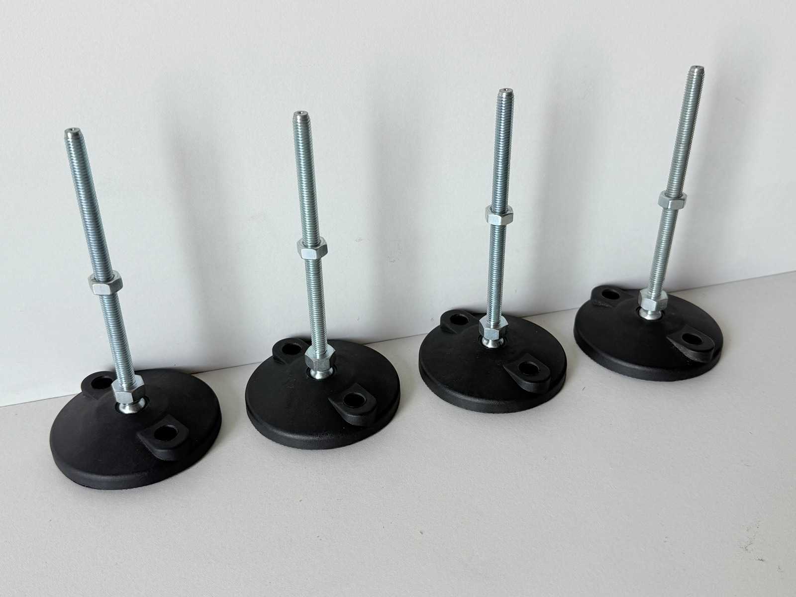 Height adjustable sturdy footplates. ( 4x )