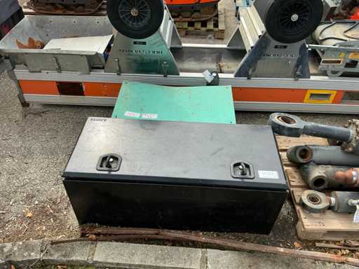 Piese de camioane/cutii de scule (2x)